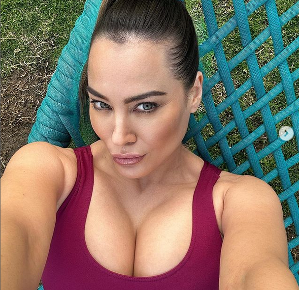 Паолина Саулино е сред най популярните футболни фенки Тя симпатизира на италианския