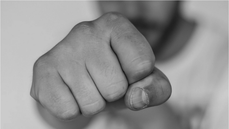 18 годишно момче е в болница след жесток бой с друг