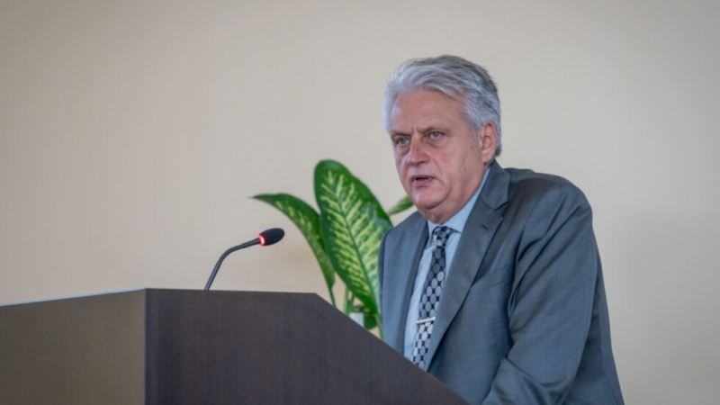 Вътрешният министър Бойко Рашков разполага с коренно различна от прокуратурата