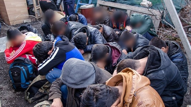 Две групи мигранти са задържани за една седмица в Прохода