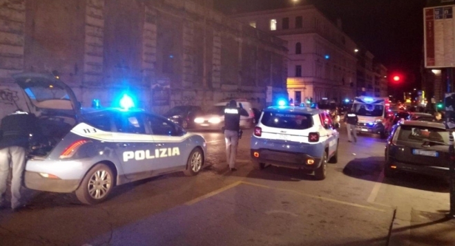 Четирима души са били наръгани с нож в сбивания преди мача