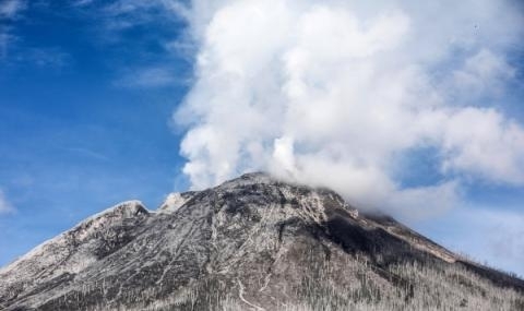 В Папуа Нова Гвинея изригна вулканът Улавун съобщи Gulf News Той