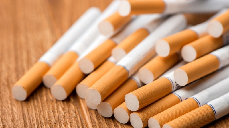 Полицаи откриха контрабандни цигари в дома на възрастна жена в