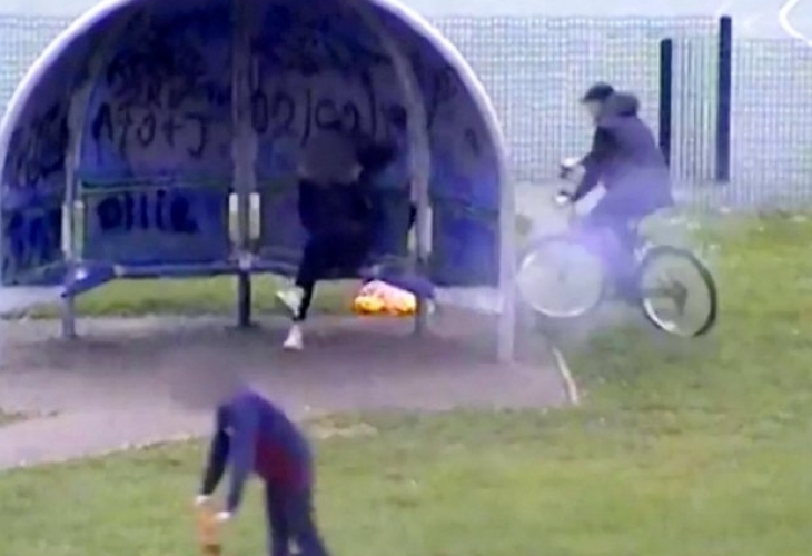 Двама тийнейджъри които пребиха бездомник до смърт защото било забавно