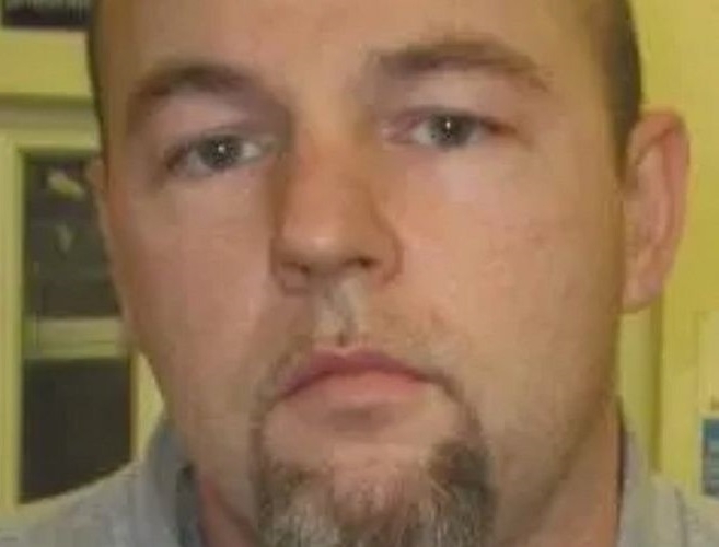 Сериен изнасилвач завързал с електрически кабел майка и я принудил