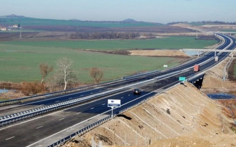 Задигнаха предпазна оградна мрежа и бетонни колове на магистрала Марица