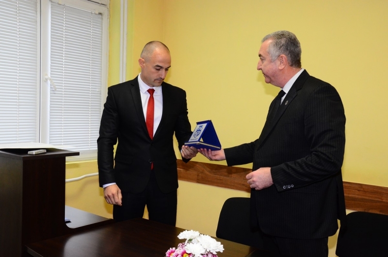 Плакет на община Видин и благодарствен адрес получи директорът на