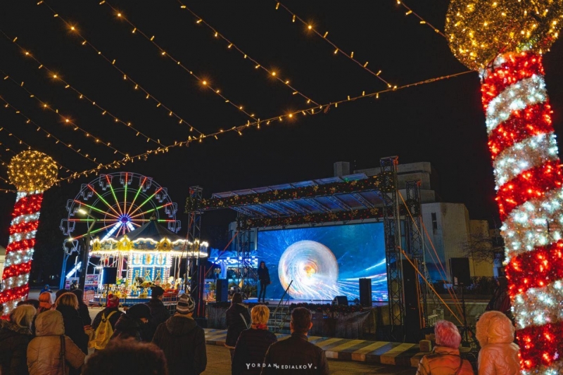 На 22 декември понеделник от 18 00 ч сцената на