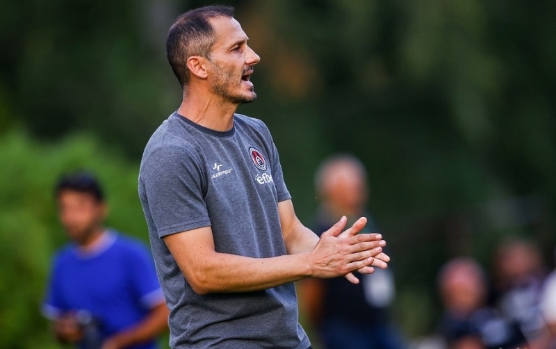 ОФК Локомотив Мездра и старши треньорът на представителния отбор на