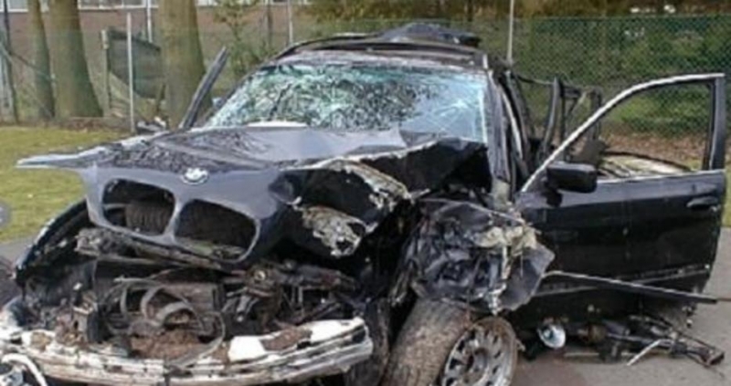 Тотален ненормалник по всяка вероятност дрогиран или много пиян заби