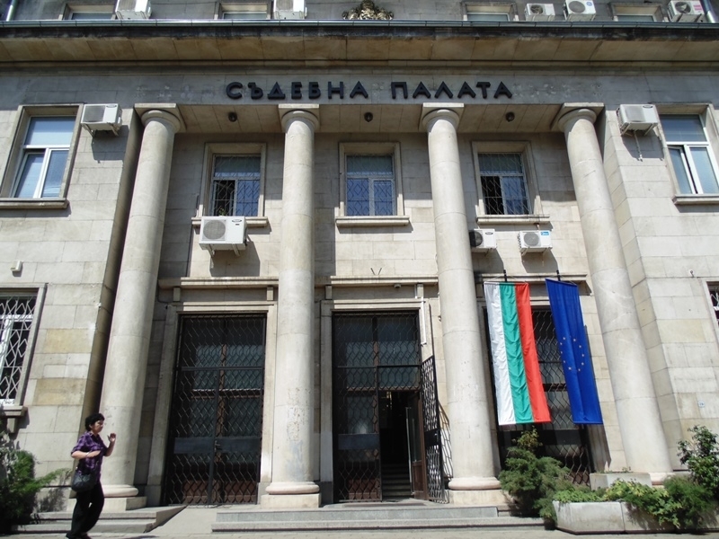 Съдят 36 годишен мъж представял се за доставчик на пилешки бутчета