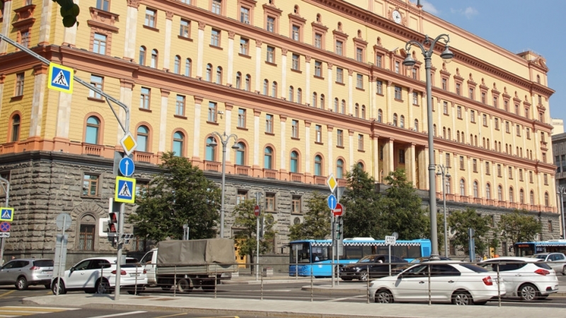 Един човек е убит а трима други са ранени след