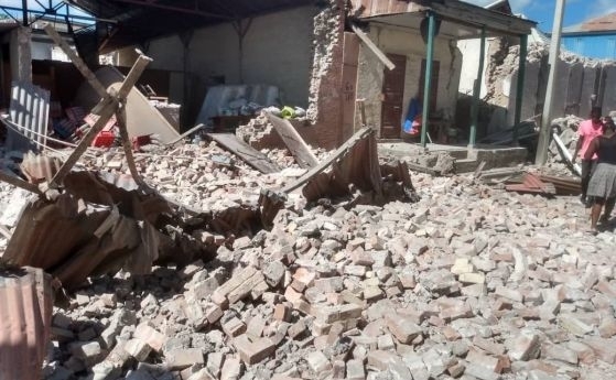 Броят на загиналите при силното земетресение в Хаити доближава 1300