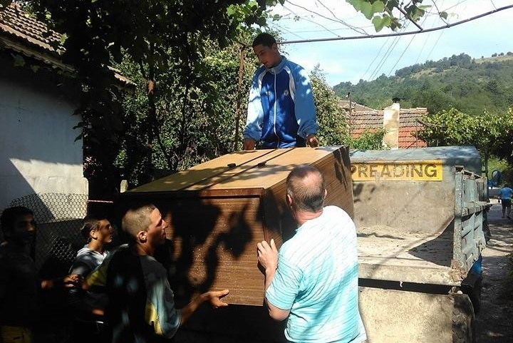 Поредно дарение получи семейството от село Елисейна чийто дом изгоря