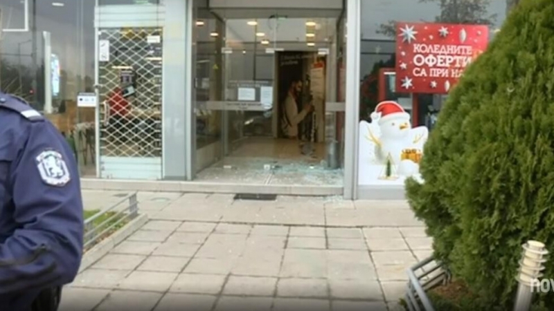 Оставиха в ареста четиримата обвинени за грабежа от офис на