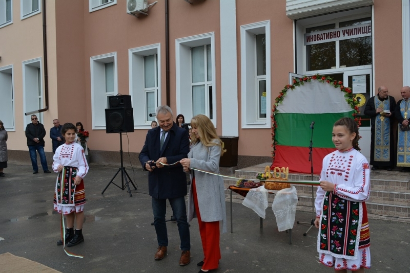 Обновиха най-старото училище в Монтана /снимки/