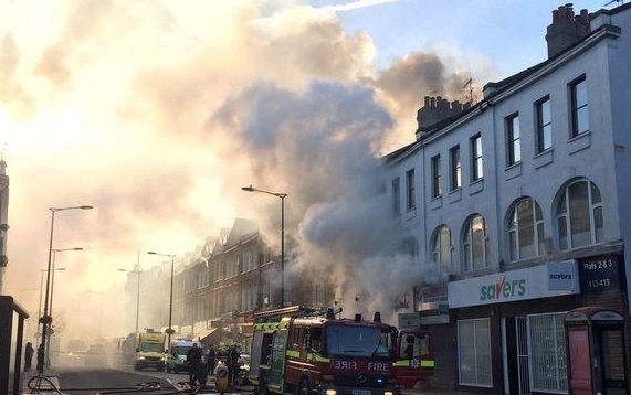 Около 30 души са пострадали след експлозия в запален на