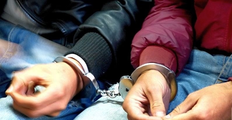 Майка и син нападнали и ограбили жена в село Моравица