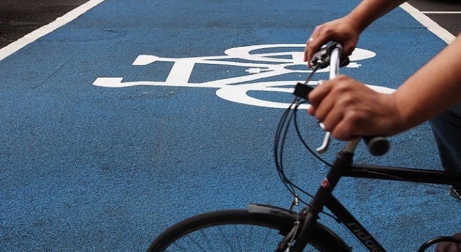 Пиян шофьор е блъснал велосипедист в град Генерал Тошево, съобщиха