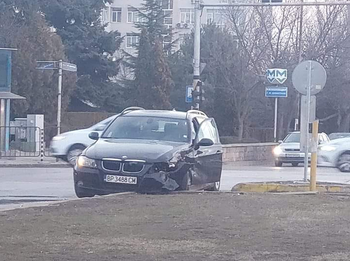 Джигит с Ауди се заби във врачанско БМВ в София