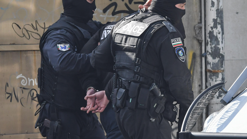 Двама мъже са били задържани за купуване на гласове във