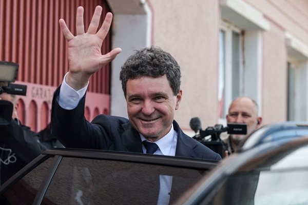 Проевропейският кандидат Никушор Дан спечели важните за ориентацията на Румъния