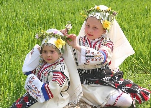 През нощта над западната половина от страната облачността ще се