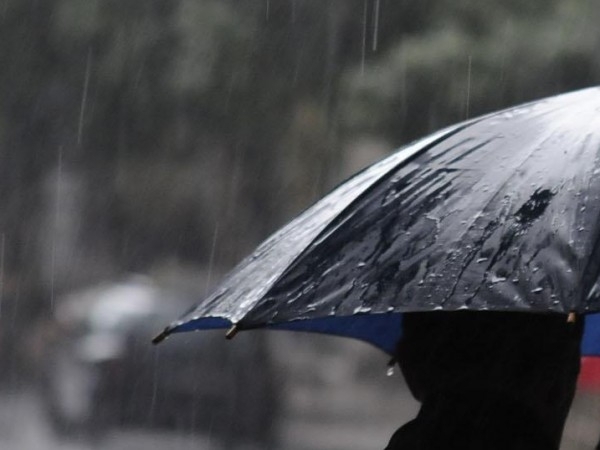 През следващото денонощие над страната ще преобладава облачно време и