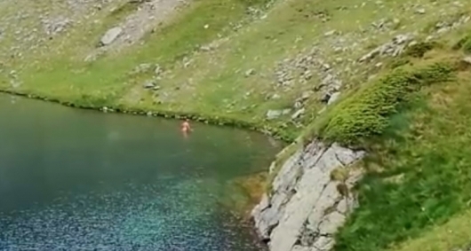 Мъж се изкъпа в ледените води на едно от най известните