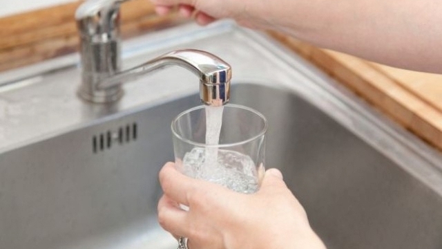 Регулаторът решава днес за по-високите цени на водата
