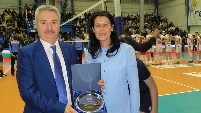 Цяла плеяда от спортни легенди уважиха финалната среща от турнира