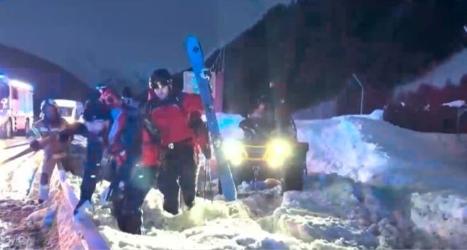 Трима скиори са загинали при падането на лавини в австрийските