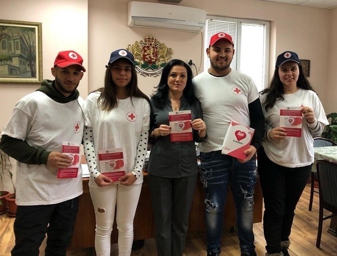 Доброволците от БМЧК в село Борован с ръководител госпожа Даниела