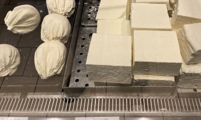 НАП и БАБХ проверяват причините за високите цени на млечните