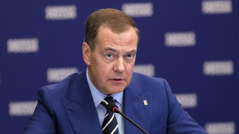 Медведев заплаши с ракетна атака сградата на съда в Хага