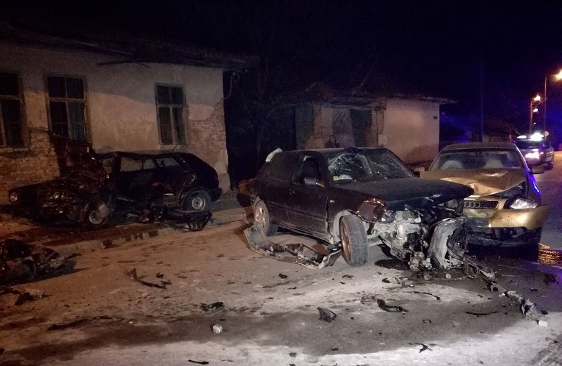 Мъртвопиян шофьор е предизвикал верижна катастрофа в Козлодуй съобщиха от