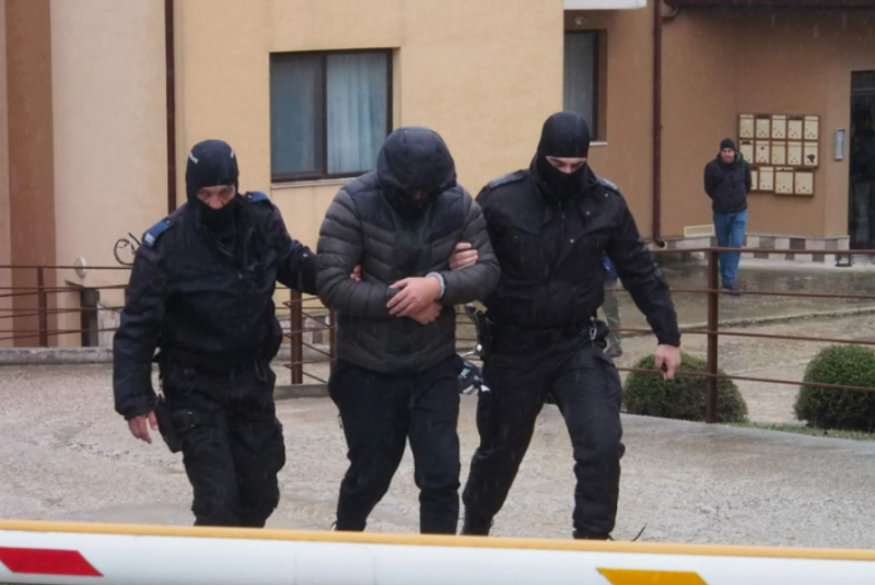 Провеждат спецакция срещу автокрадци в 5 града у нас, има задържани /снимки/