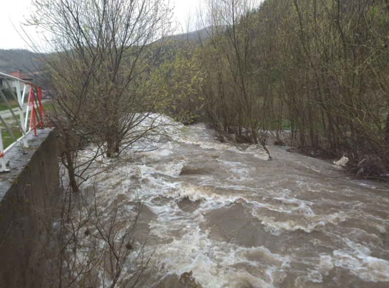 Поройни валежи се изсипаха в Монтанско вчера Заедно с тях