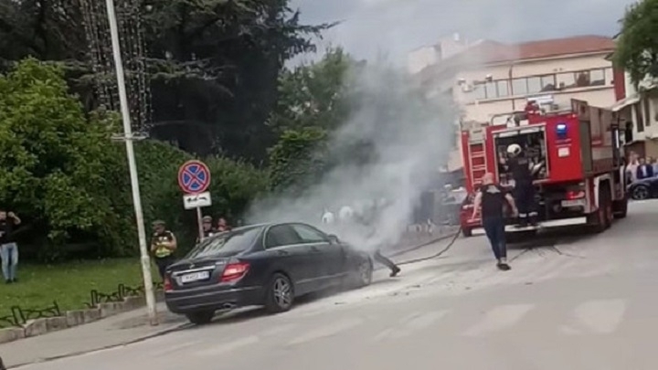 Кола избухна в пламъци във Видин съобщиха от полицията Случаят е
