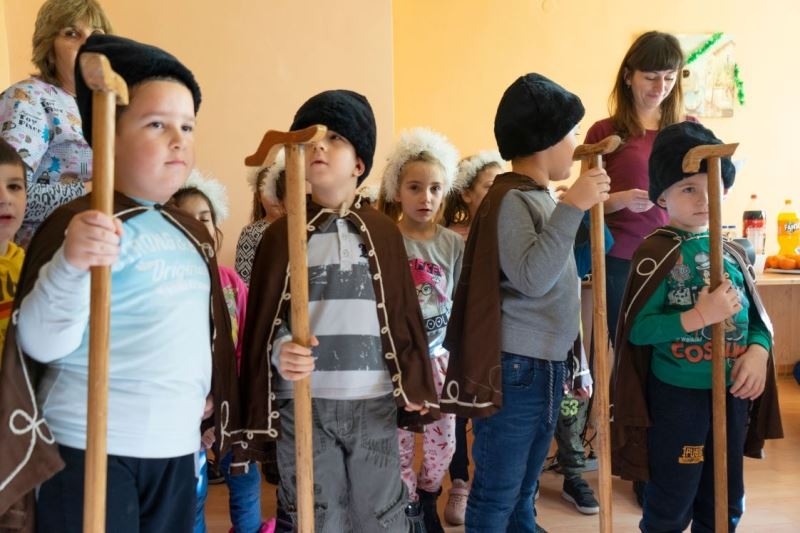 Малчуганите от подготвителна група Далматинци на ДГ Роза сътвориха своеобразен