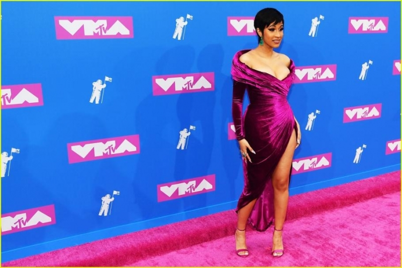 25 годишната изпълнителка от кубински произход Камила Кабело грабна наградата за