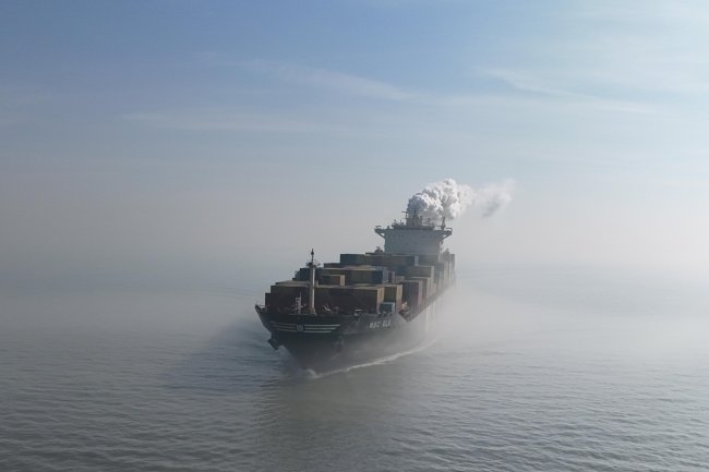 Санкционирани от САЩ танкери преминават през Ормузкия проток