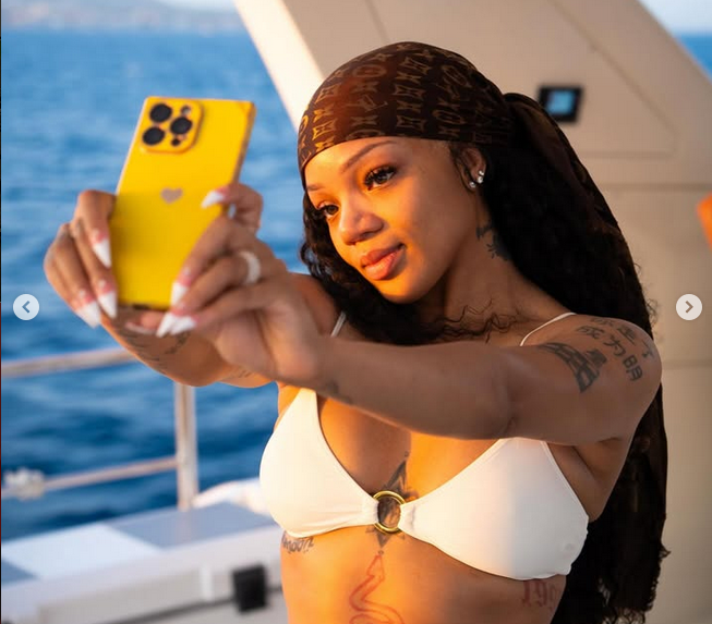 Гаджето на Инграм пак разкри прелестите си /снимки/