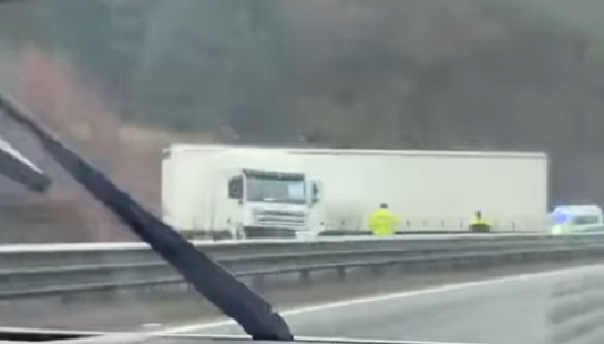 ТИР катастрофира на автомагистрала Хемус научи агенция BulNews Пътният инцидент е