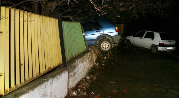 Пиян мъж е катастрофирал в монтанското село Трайково съобщиха от