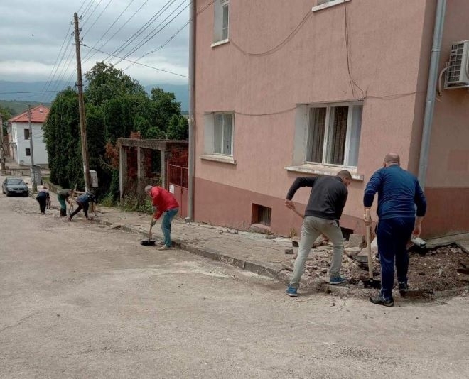 Обстановката в Лиляче след наводнението се нормализира /снимки/