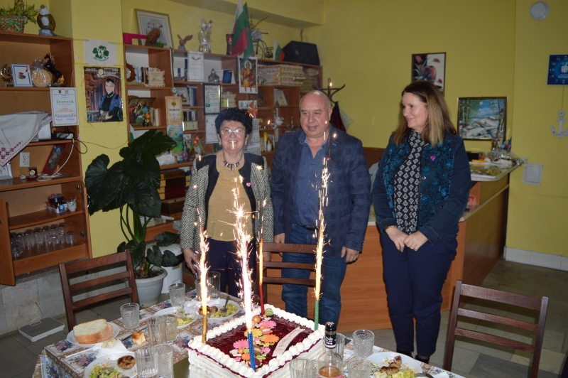 Пенсионерски клуб "Чинарите" във Вършец отбеляза годишнина /снимки/
