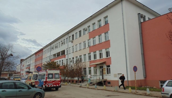 Абсурд във Враца! Лекуваха жена от коронавирус, едва я спасиха след операция на стомаха