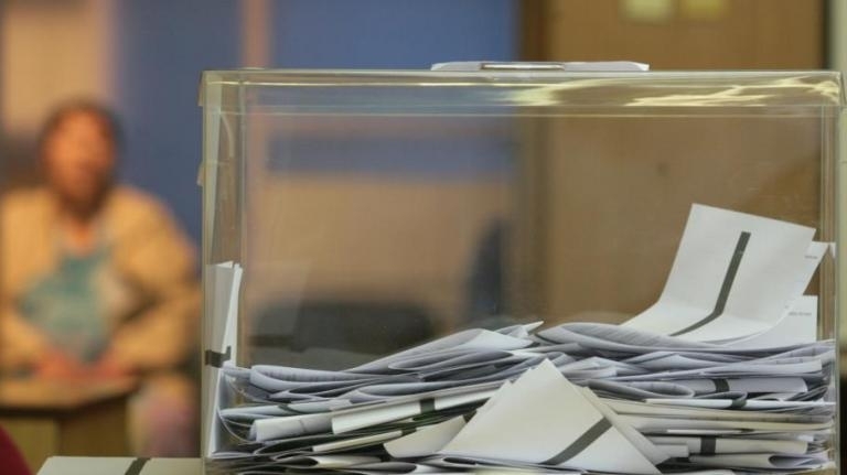 Двойката Румен Радев и Илияна Йотова води с 60 37 срещу