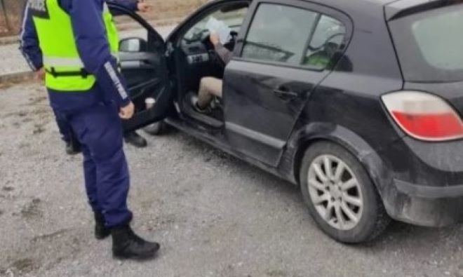 Хванаха врачанин да шофира нередовен автомобил съобщиха от пресцентъра на